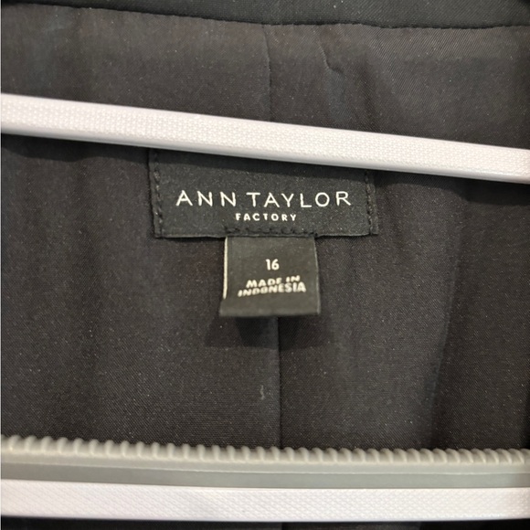 Ann Taylor Factory Classic Black Women’s Suit. Size 16 - Picture 5 of 13